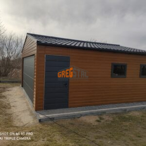 GARAŻ BLASZANY Z BRAMĄ SEGMENTOWĄ 6m X 6m